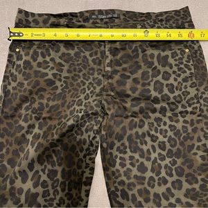Zara Trafaluc Leopard Print Mid Rise Skinny Jeans Stretch denim. Size 8.